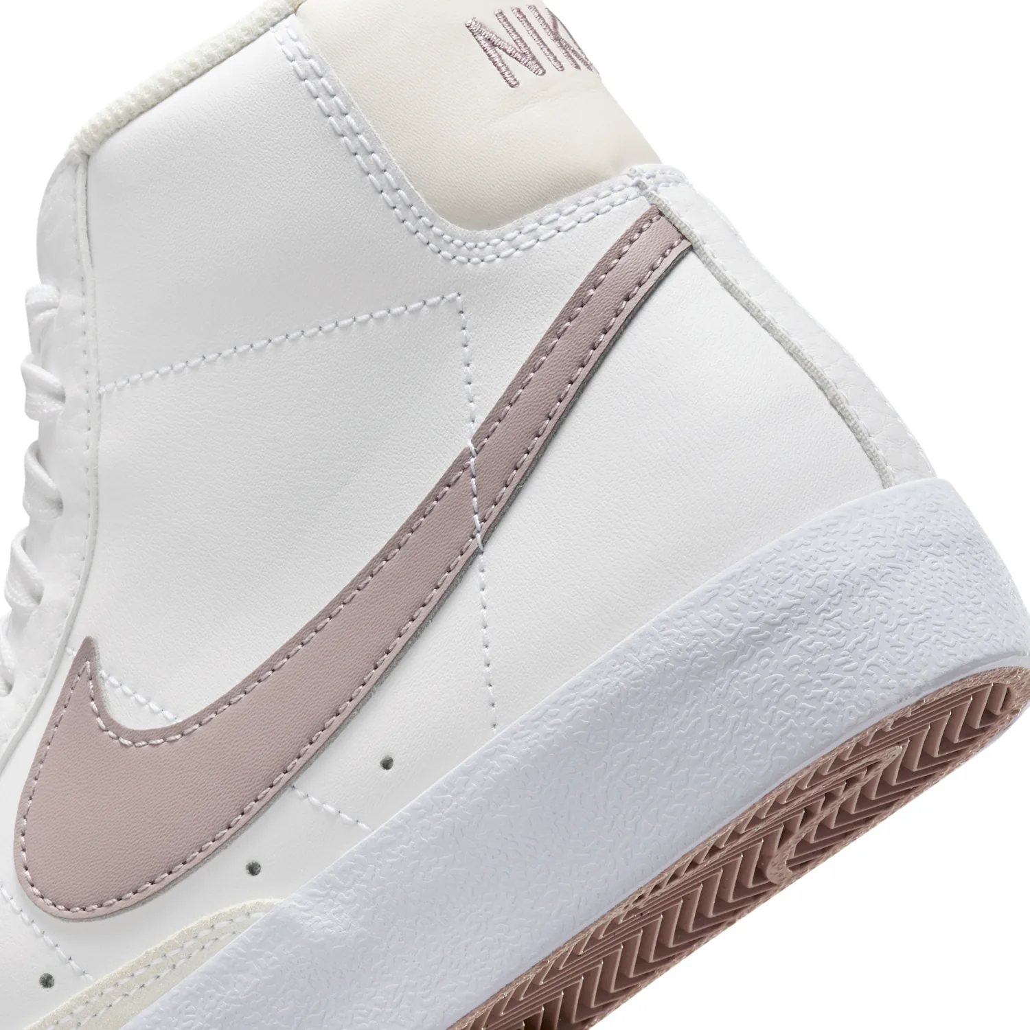Nike Blazer Mid '77 image 8