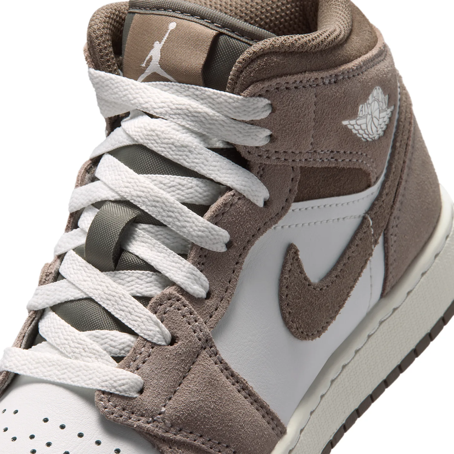 Air Jordan 1 Mid image 7