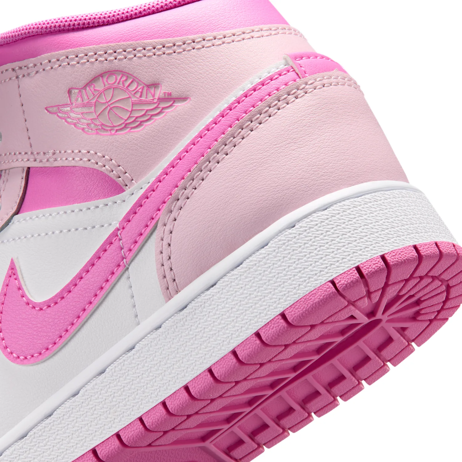 Air Jordan 1 Mid image 8