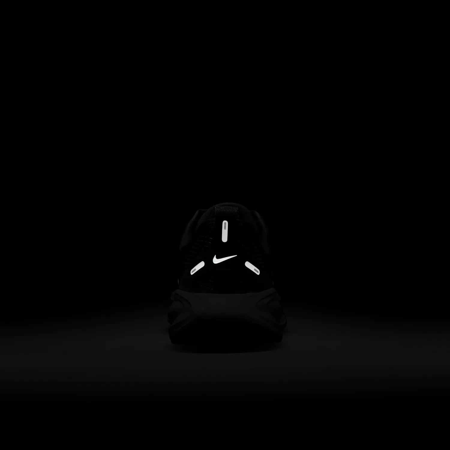 Nike Vomero 18 image 9