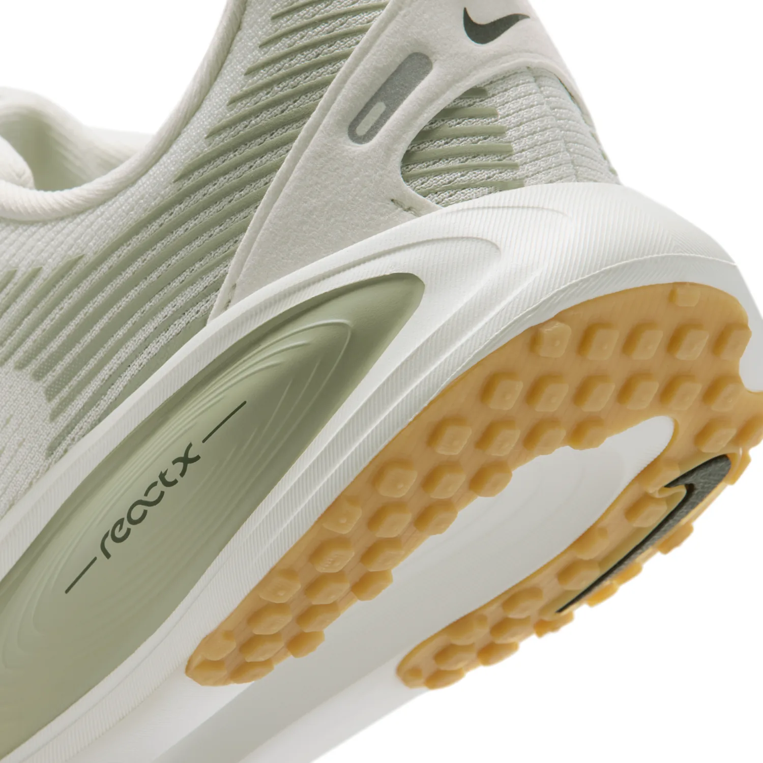 Nike Vomero 18 image 8