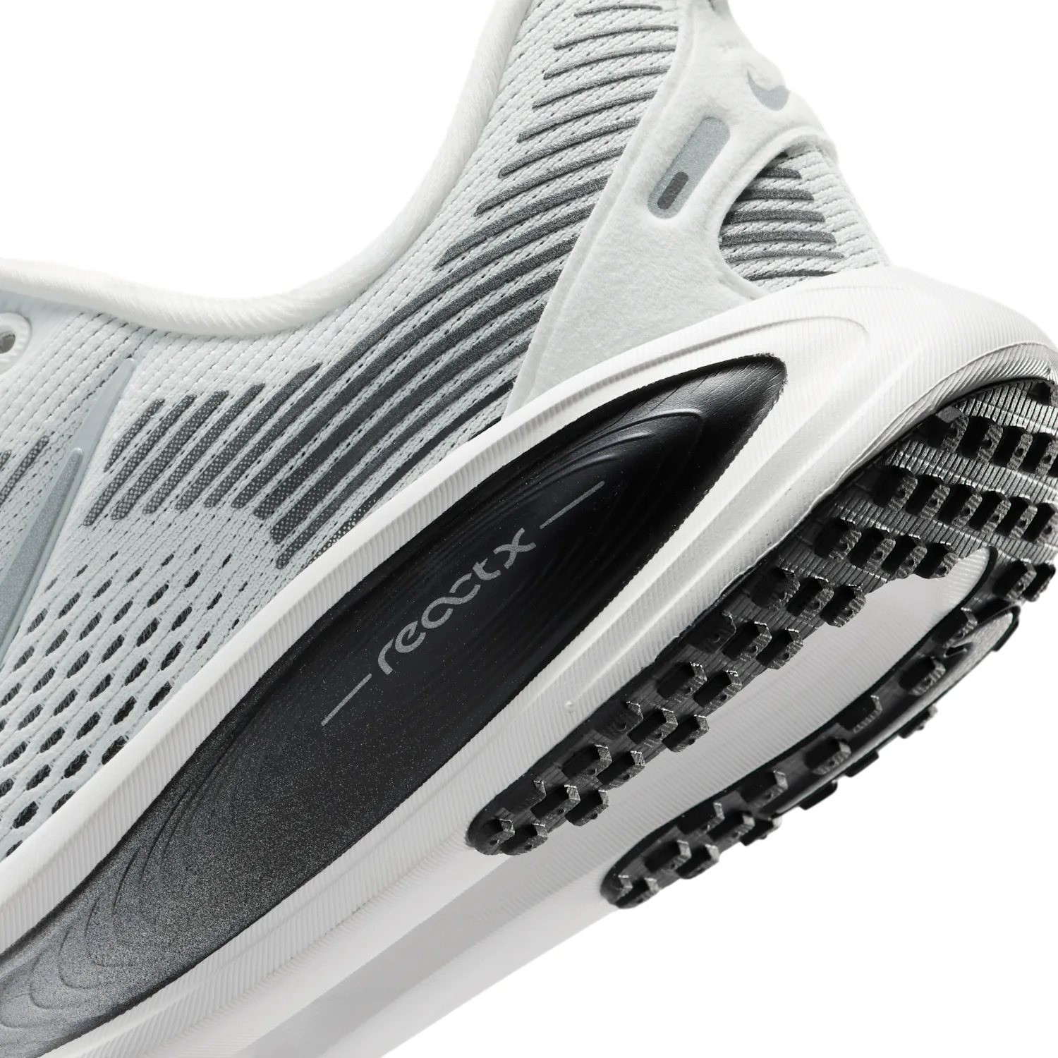 Nike Vomero 18 image 8