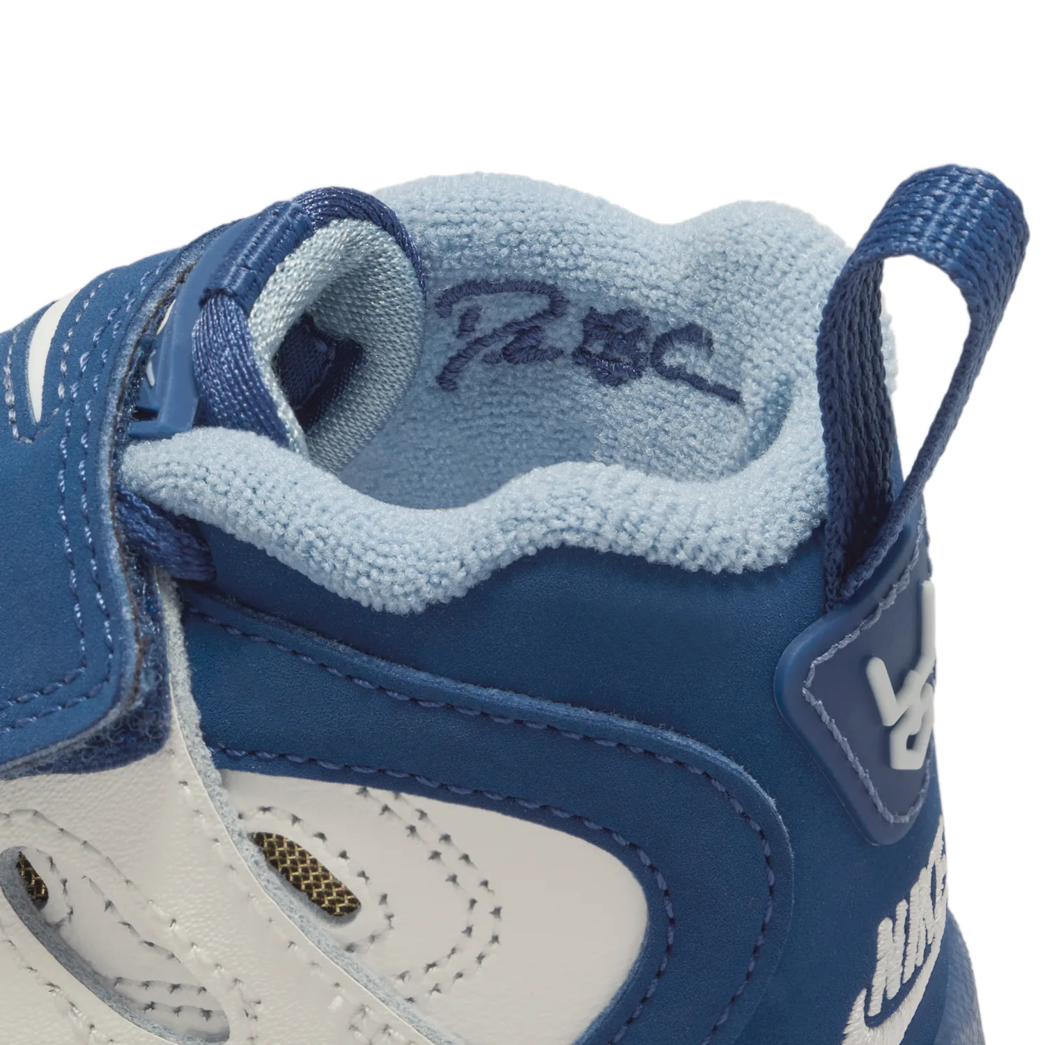 Nike Diamond Turf II image 9