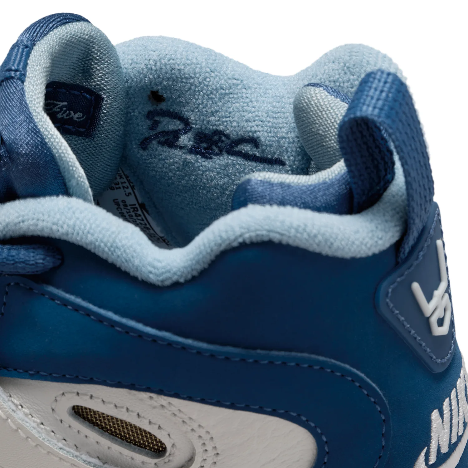 Nike Diamond Turf II image 2
