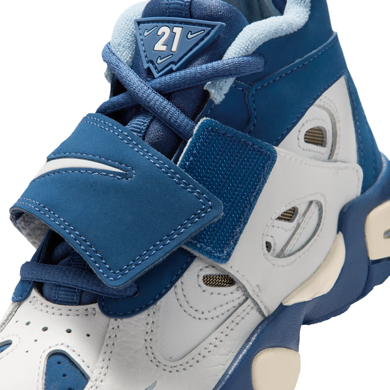 Nike Diamond Turf II image 8