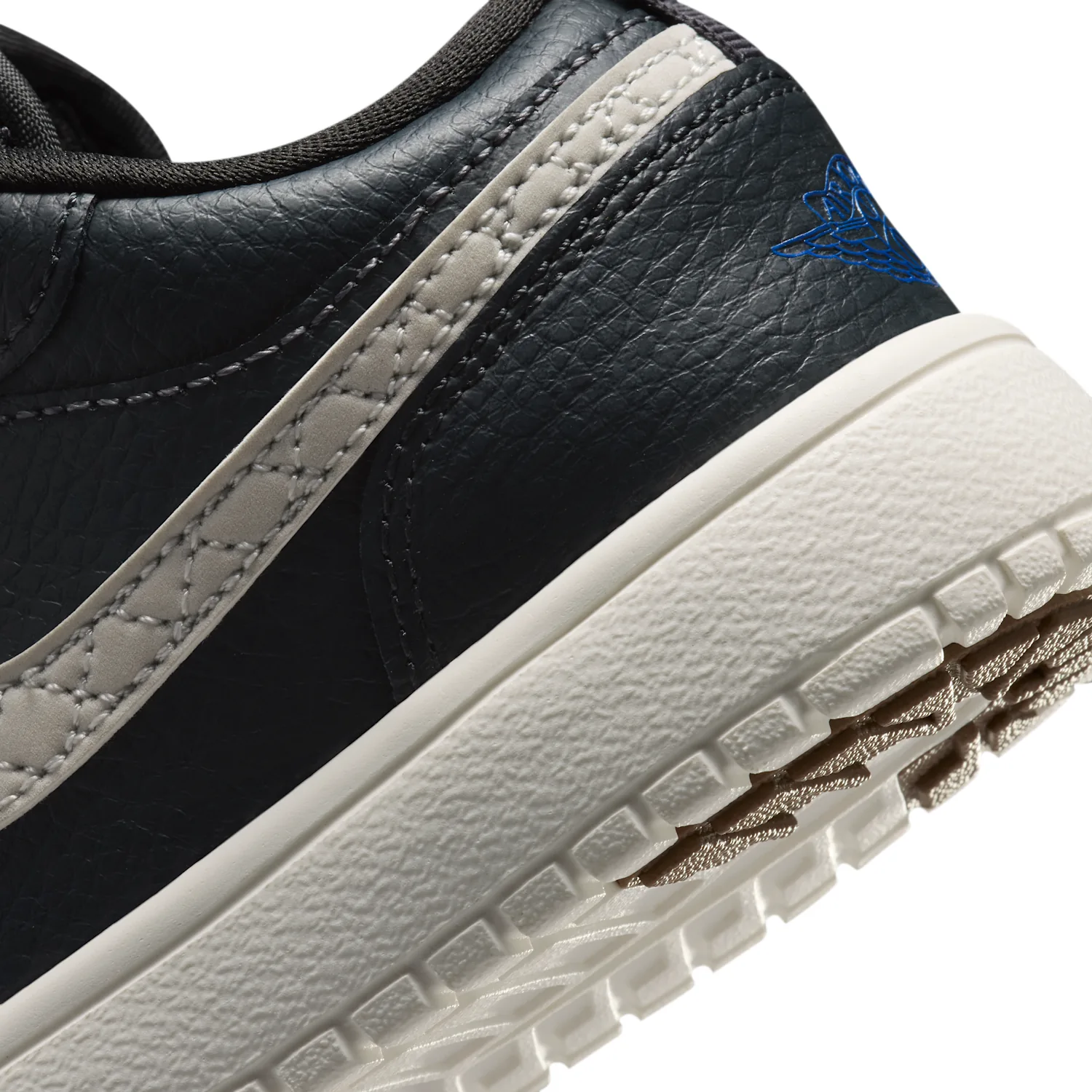 Jordan 1 Low Alt SE image 9