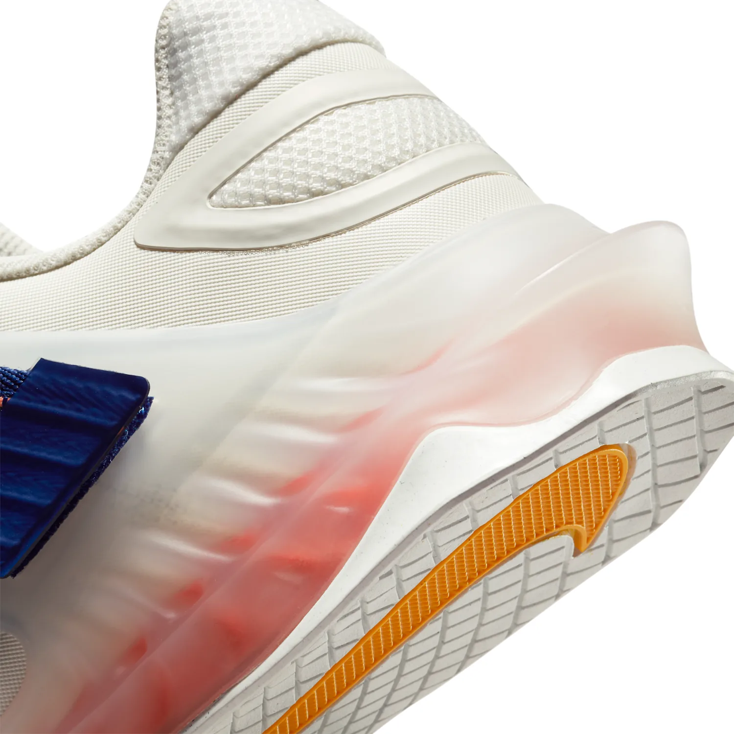 Nike Savaleos image 8