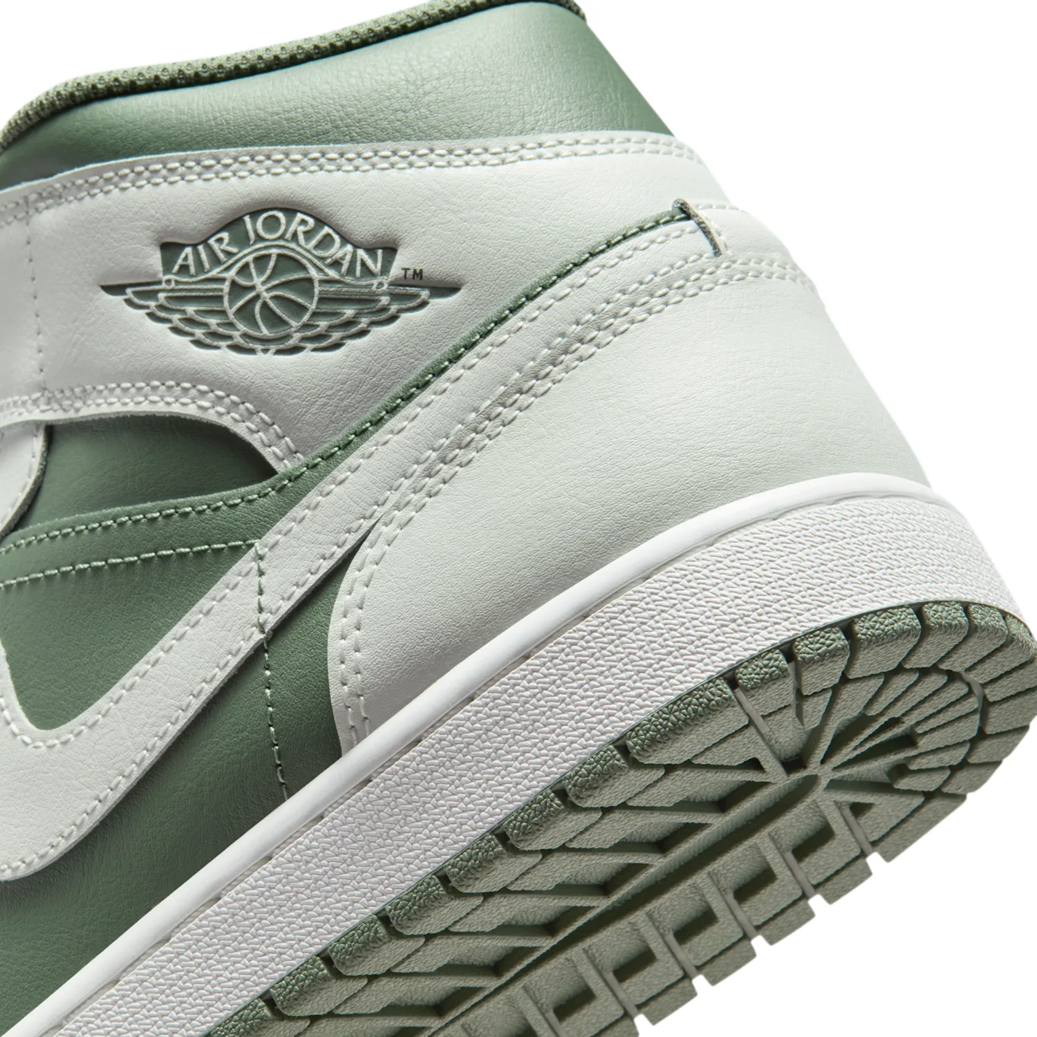 Air Jordan 1 Mid image 8