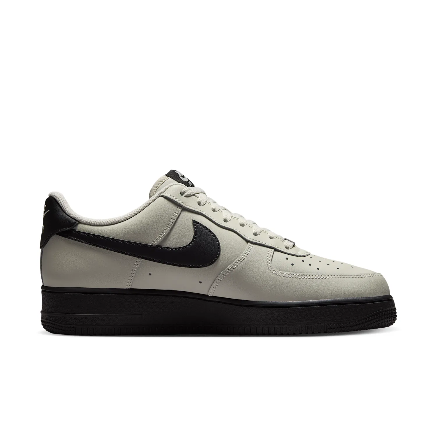 Nike Air Force 1 '07 image 3