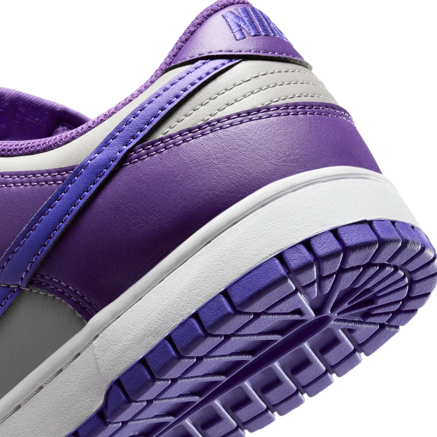Nike Dunk Low Retro image 8