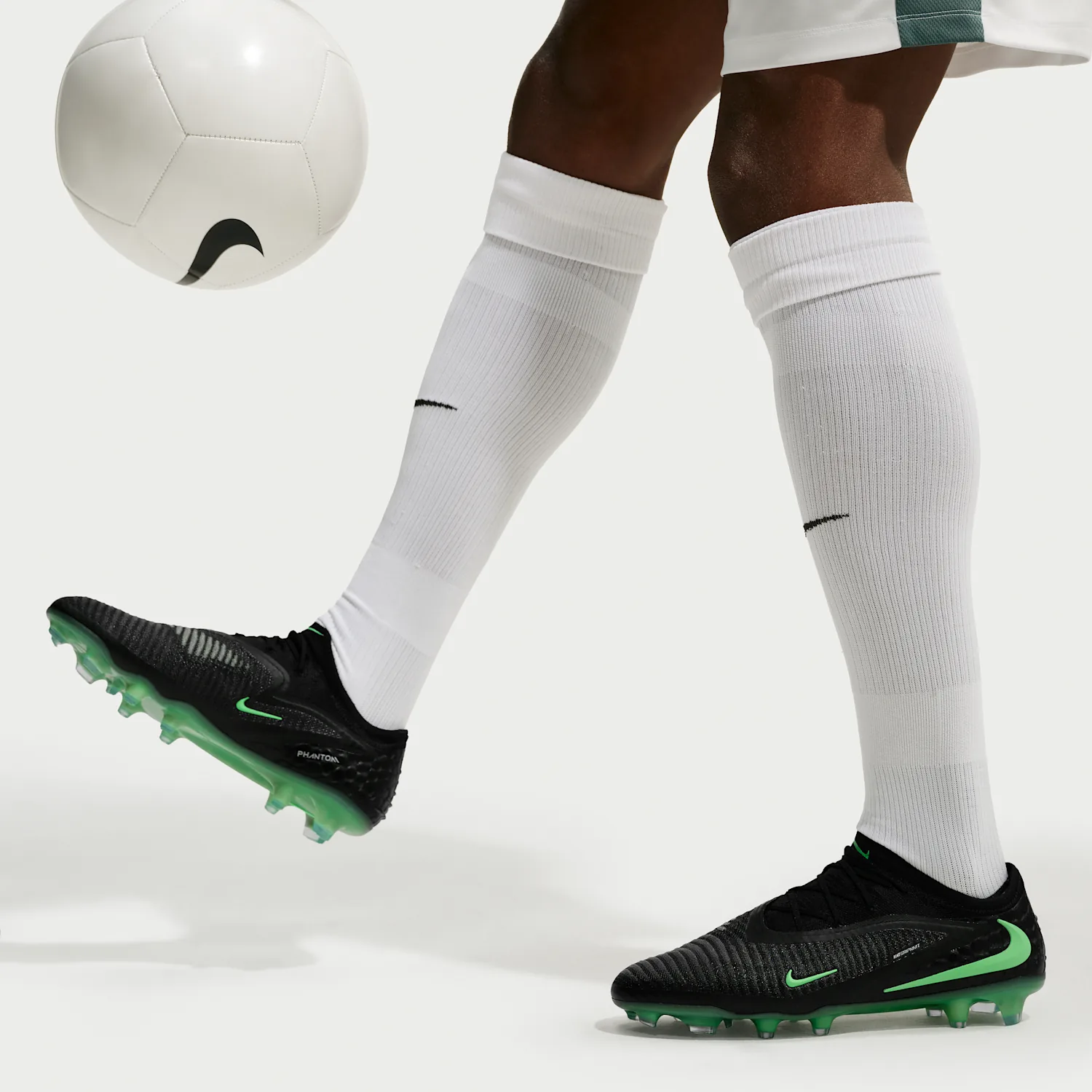 Nike Phantom 6 Low Elite image 3