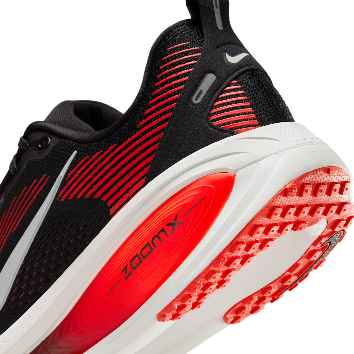 Nike Vomero 18 image 8