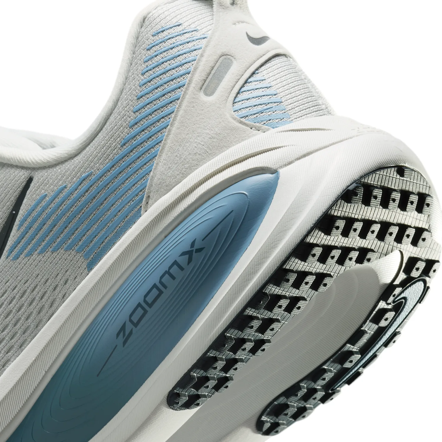 Nike Vomero 18 image 8