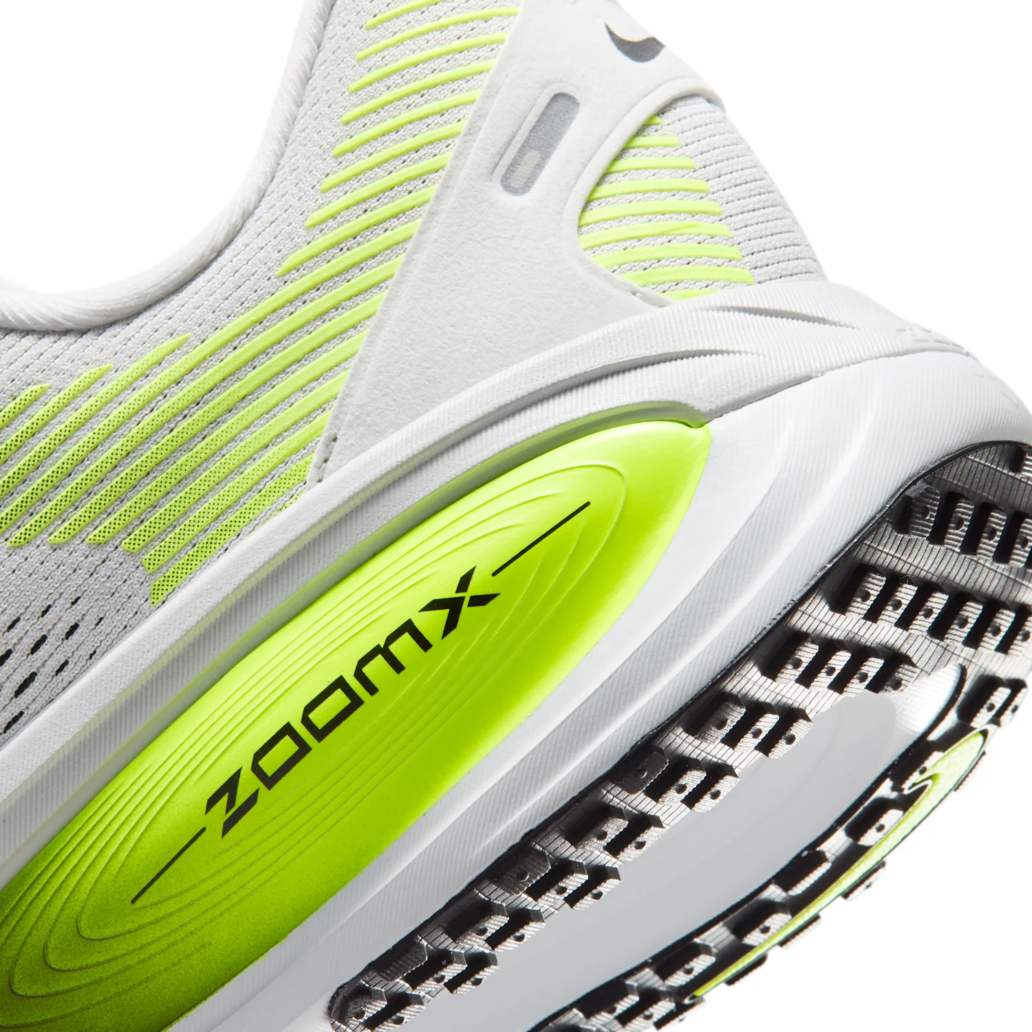 Nike Vomero 18 image 8