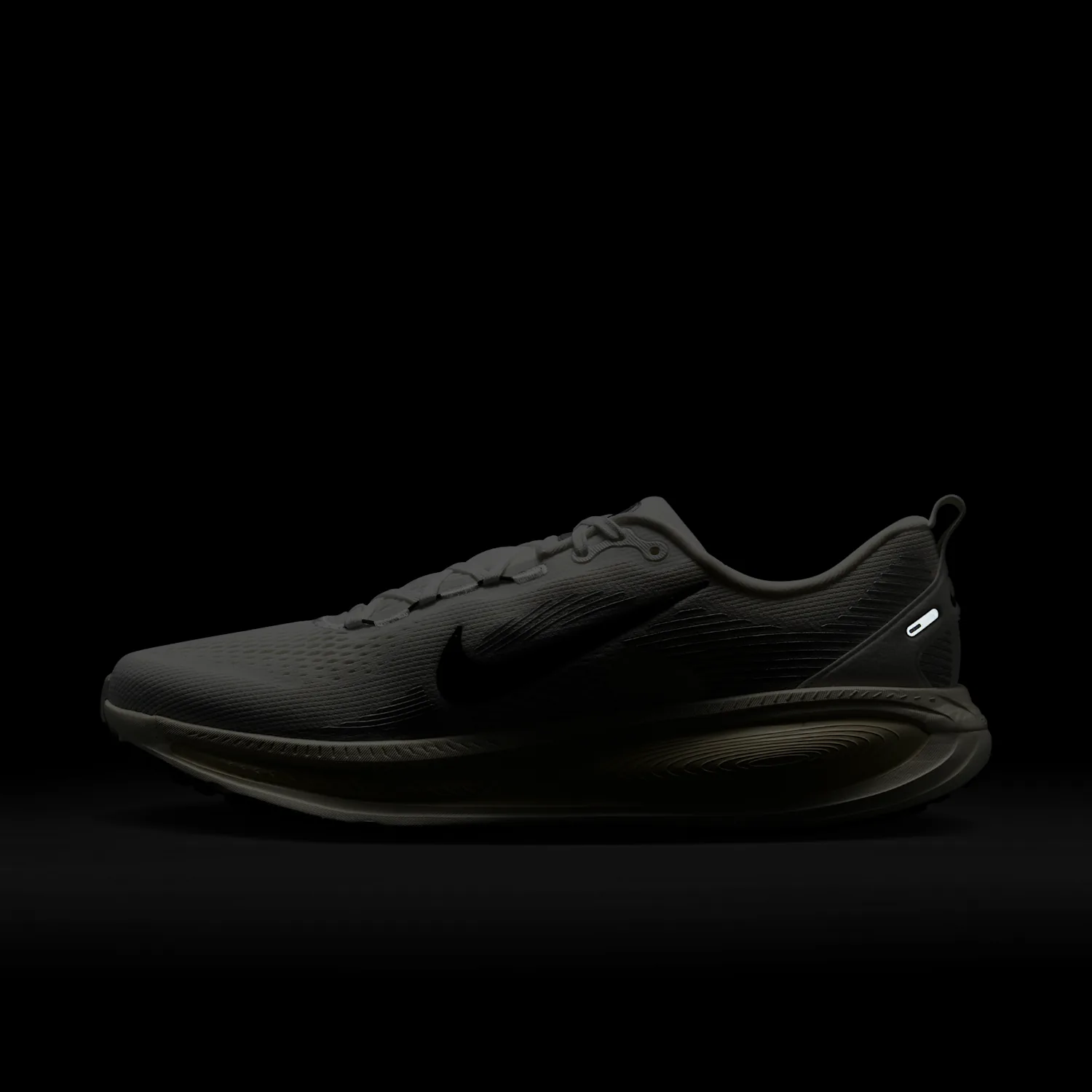 Nike Vomero 18 image 11