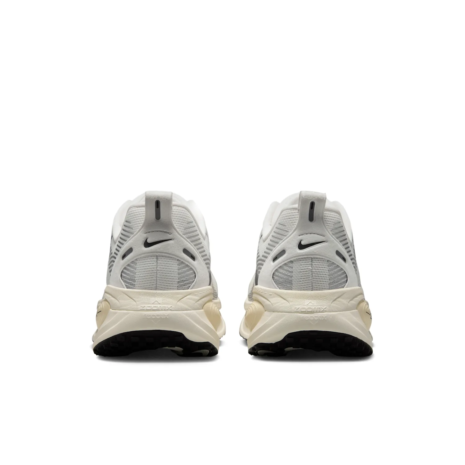 Nike Vomero 18 image 6