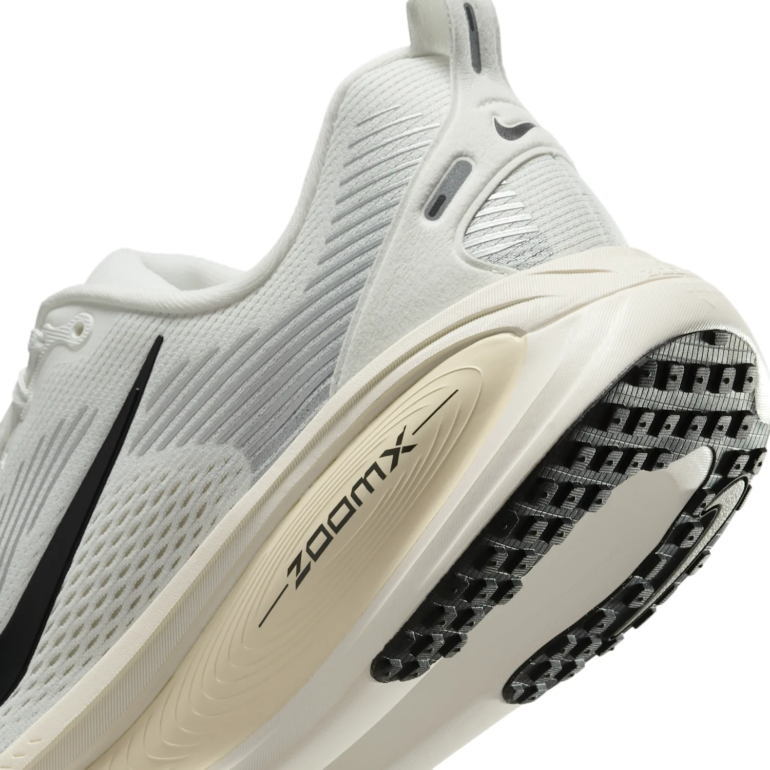 Nike Vomero 18 image 8