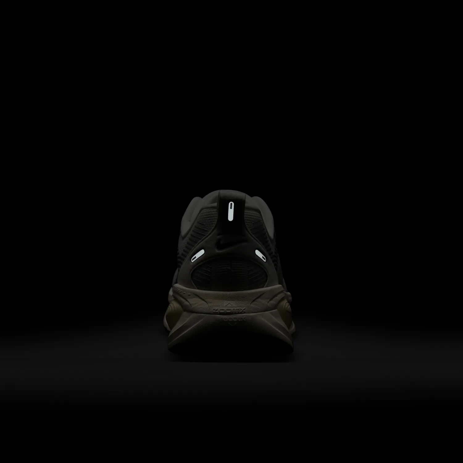 Nike Vomero 18 image 9