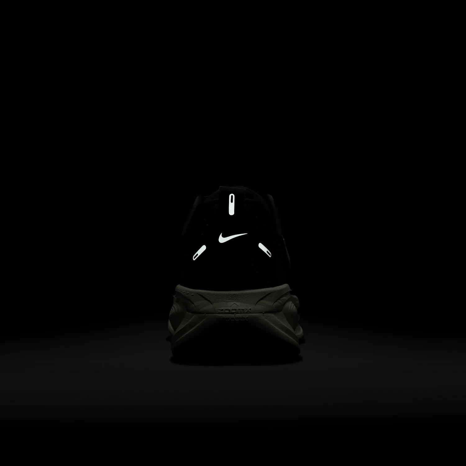 Nike Vomero 18 image 9