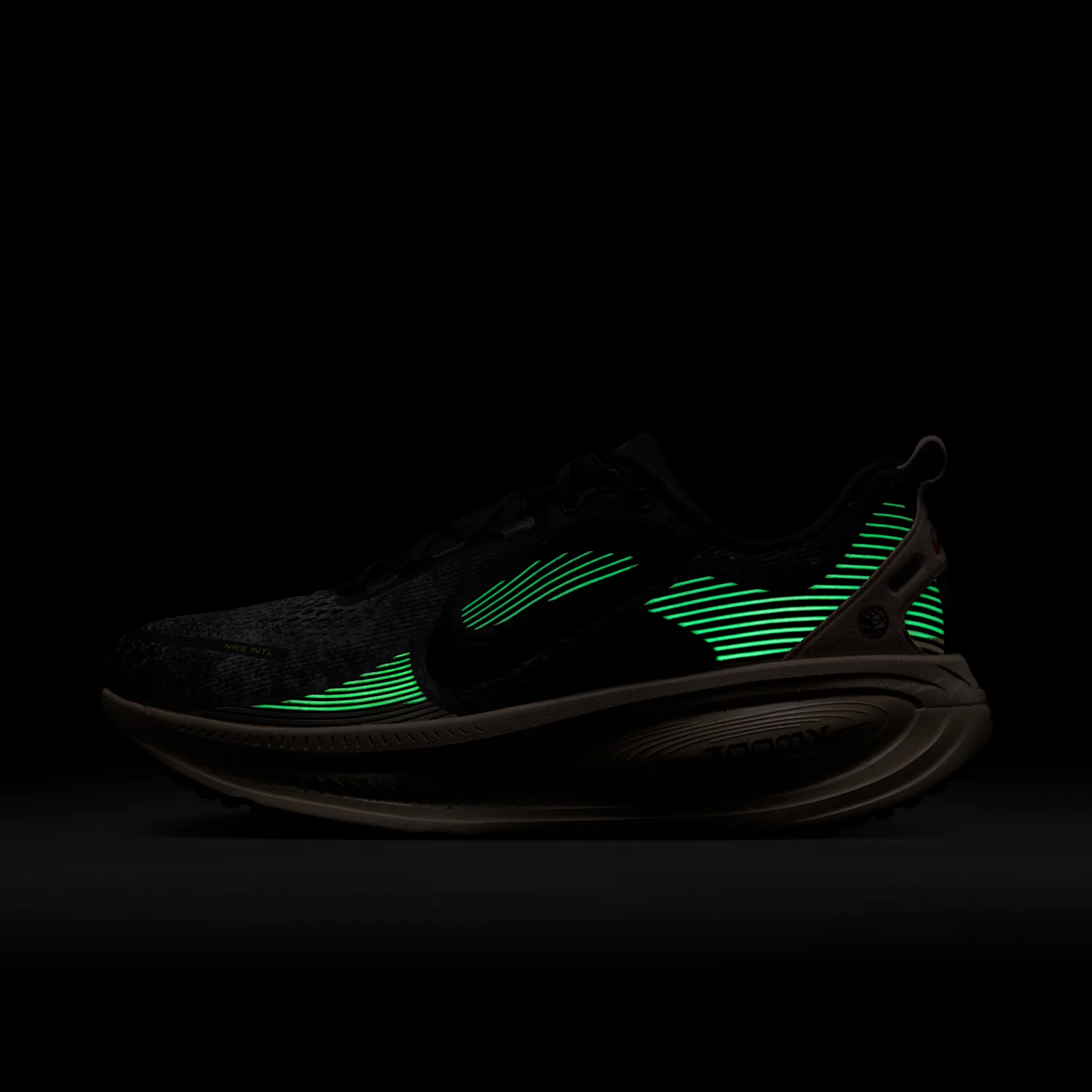 Nike Vomero 18 image 2