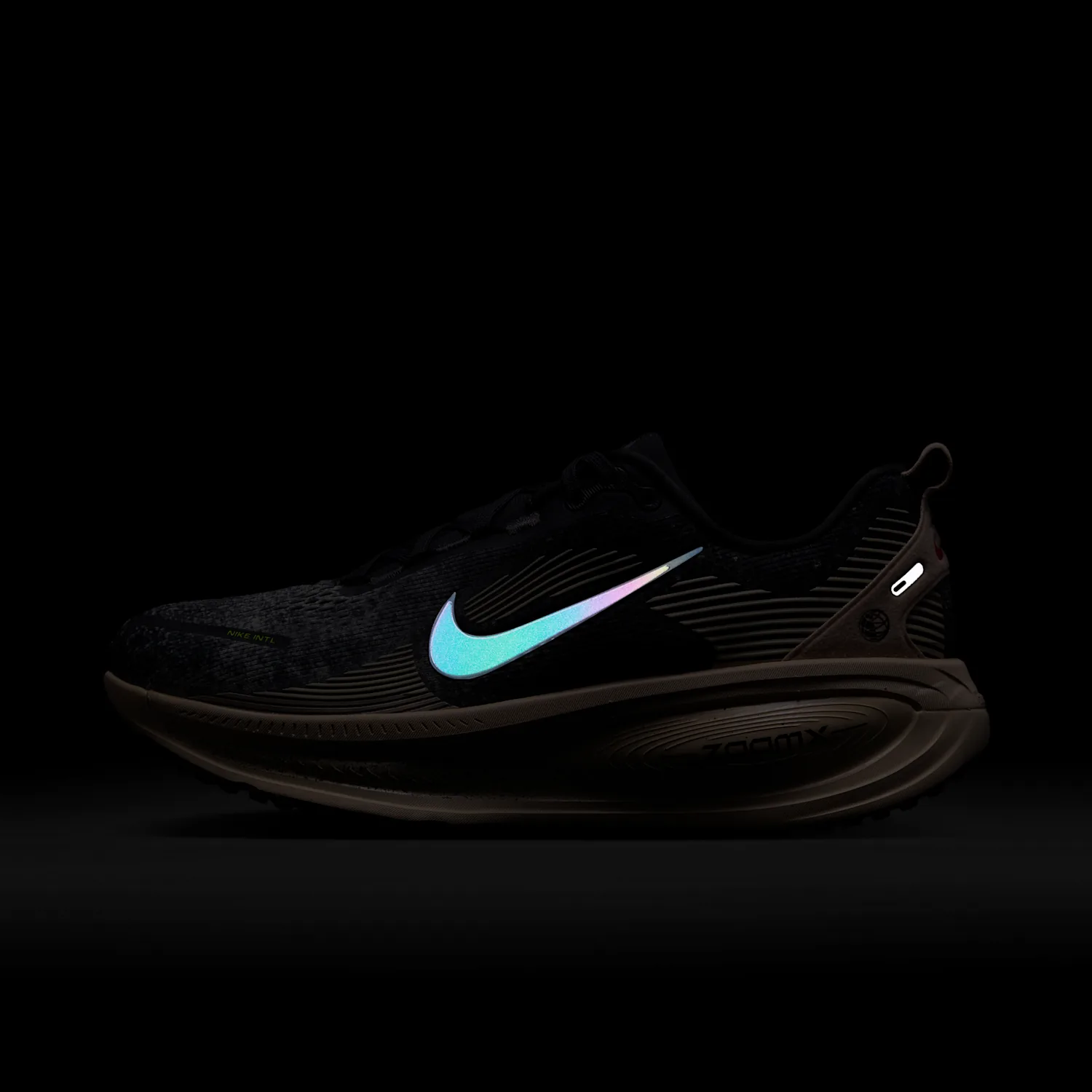 Nike Vomero 18 image 10