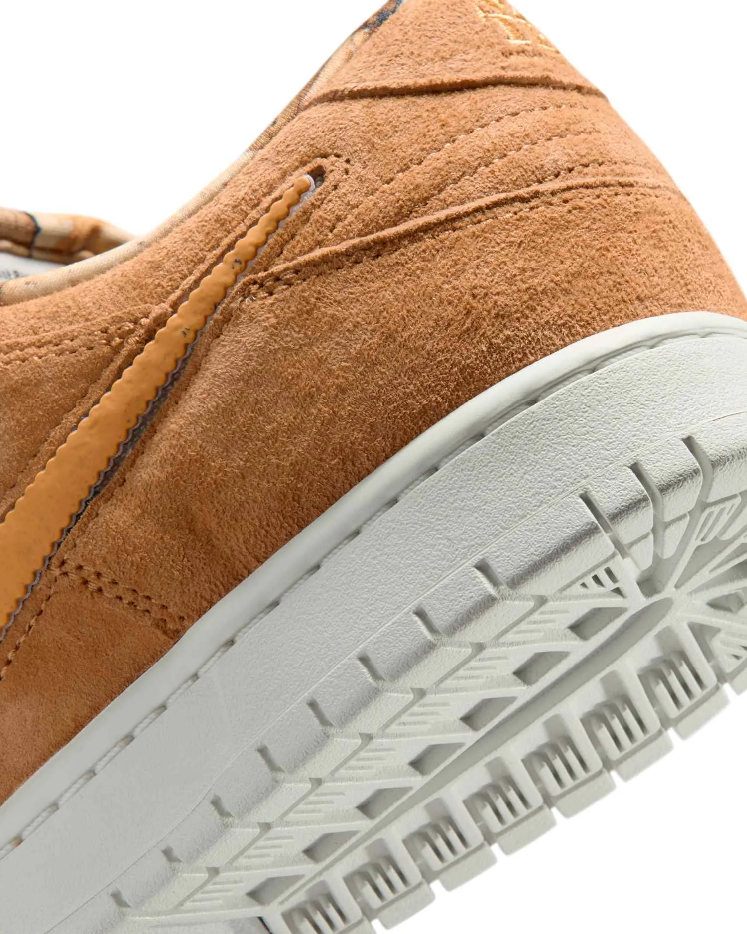 Nike SB Dunk Low Pro image 8