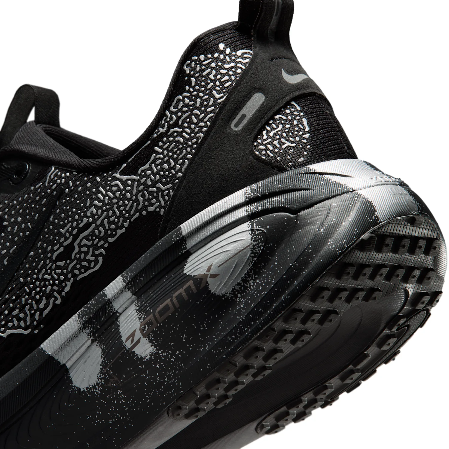 Nike Vomero 18 image 8