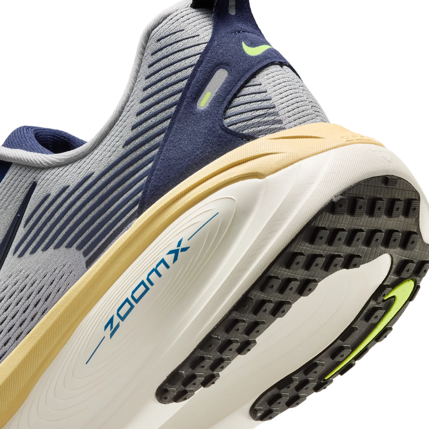 Nike Vomero 18 image 8