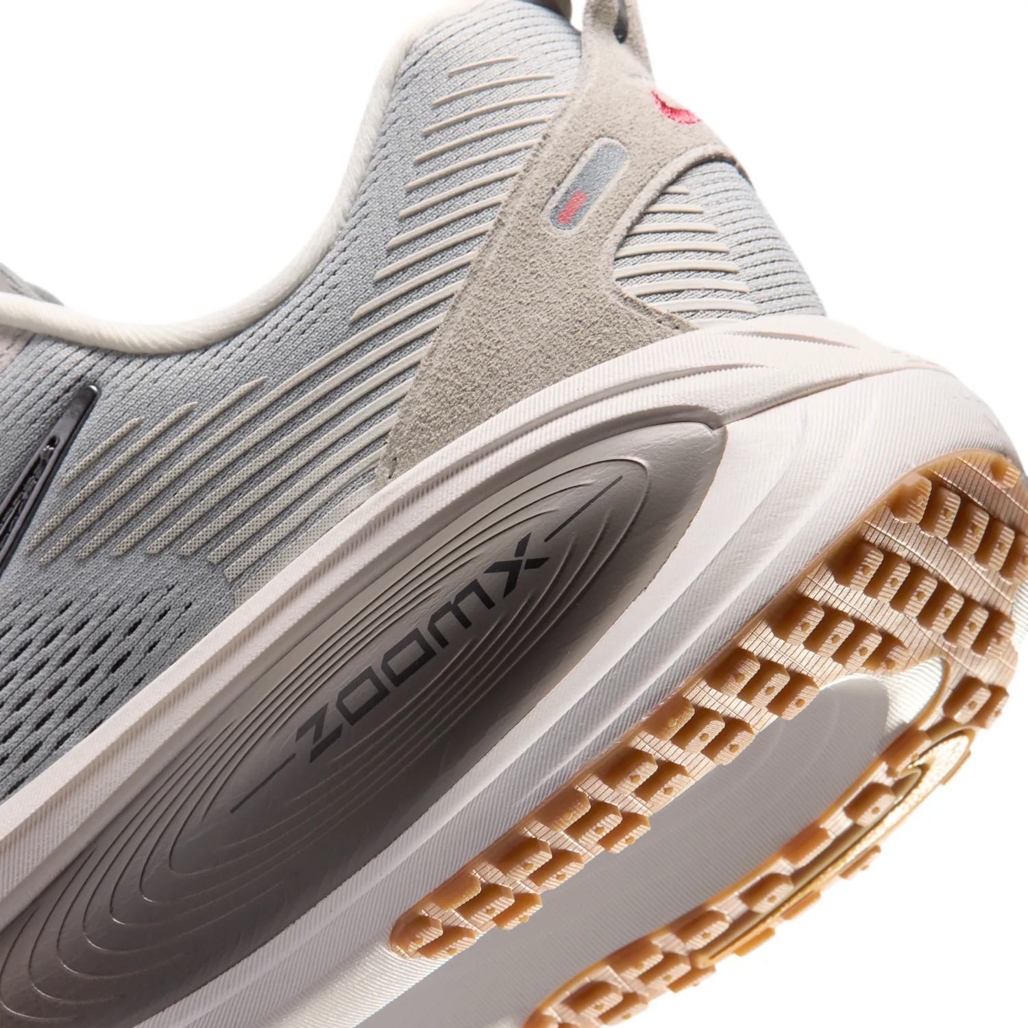 Nike Vomero 18 image 8