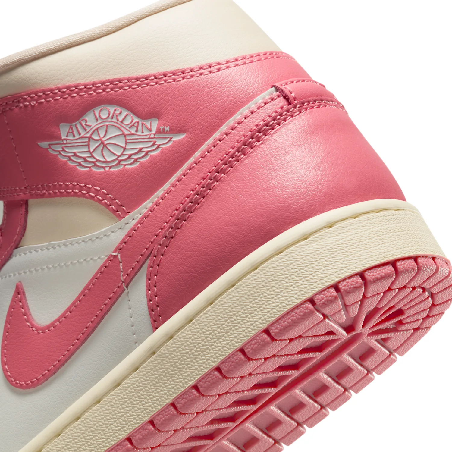 Air Jordan 1 Mid image 8