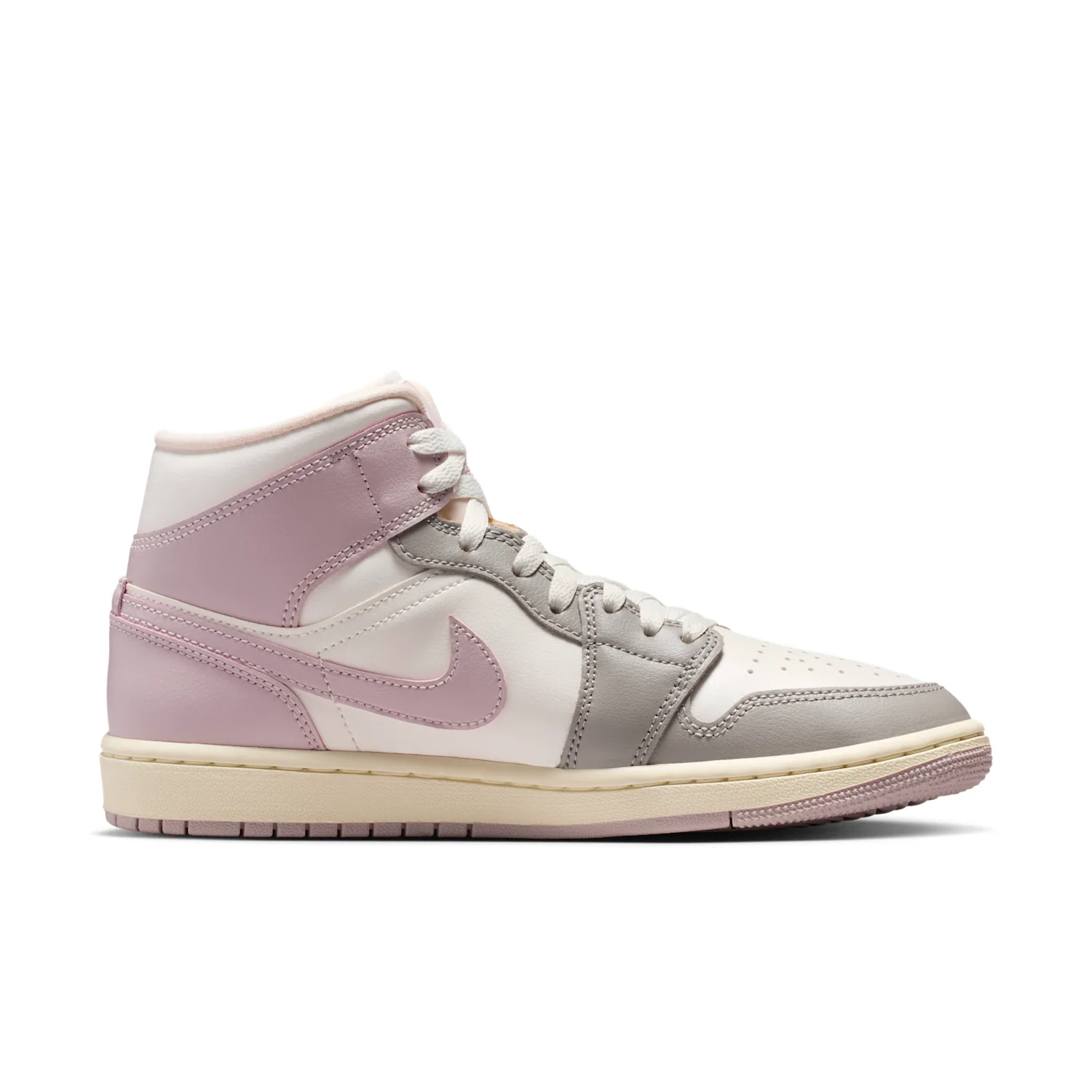 Air Jordan 1 Mid image 3