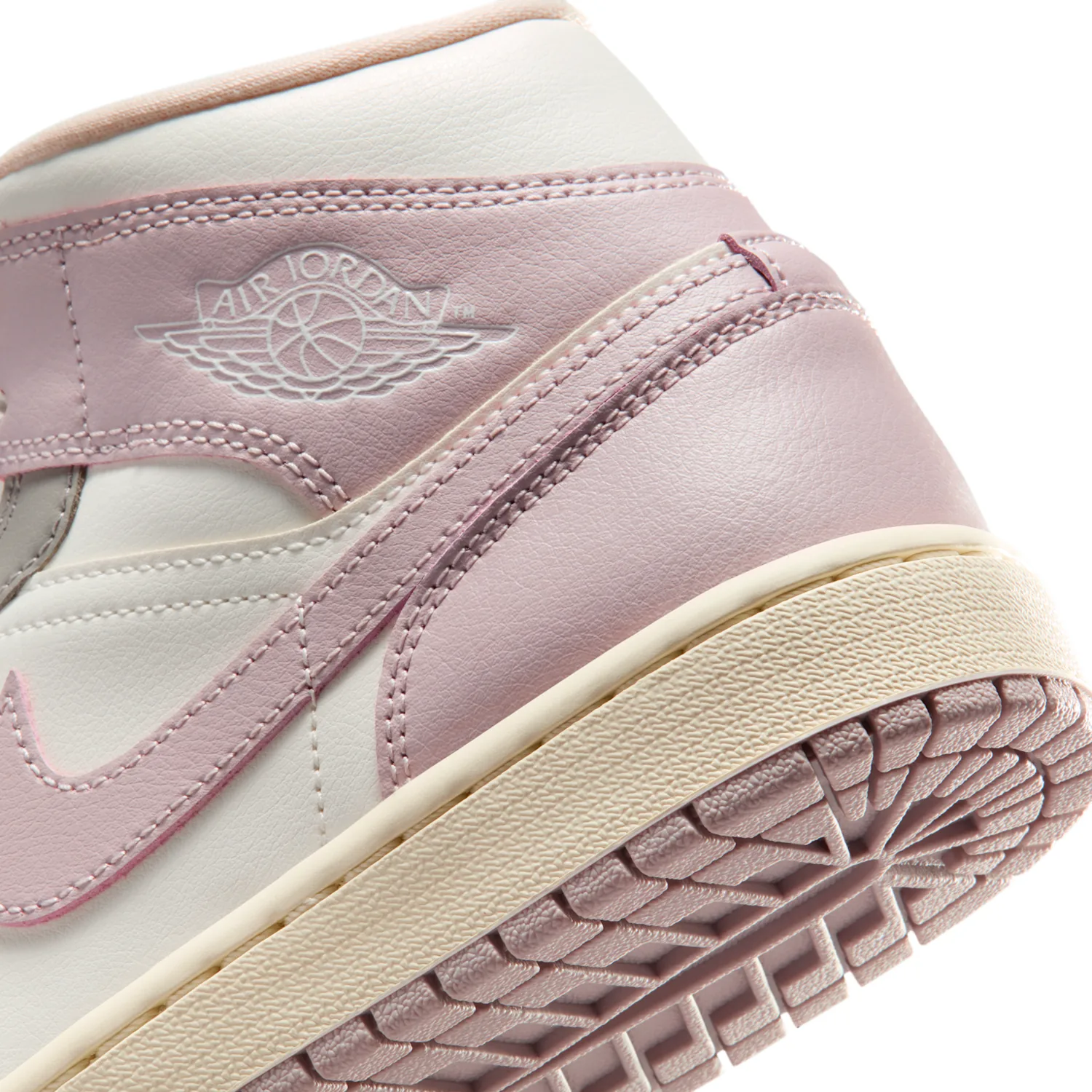 Air Jordan 1 Mid image 8