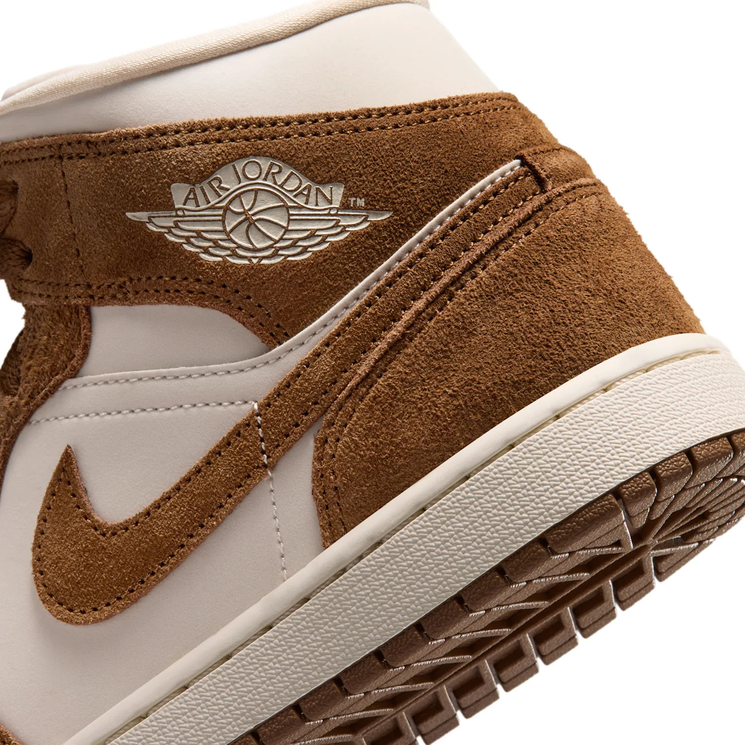 Air Jordan 1 Mid image 8