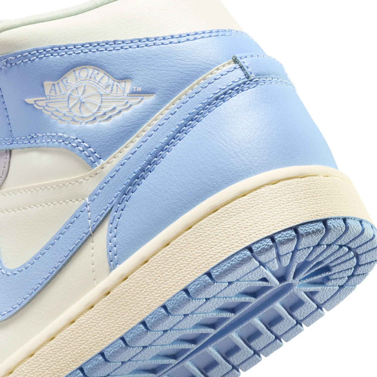 Air Jordan 1 Mid image 8