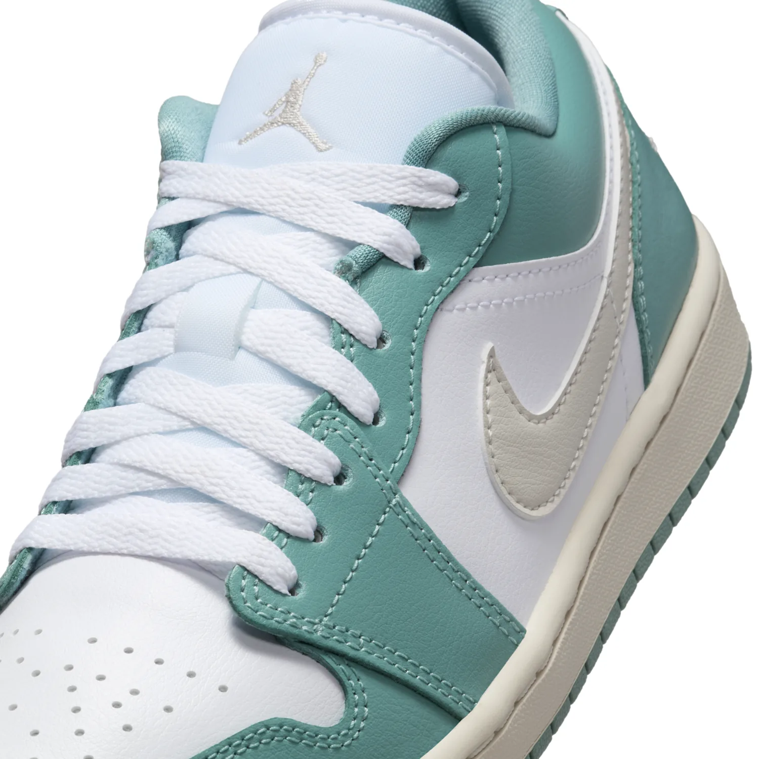Air Jordan 1 Low image 7