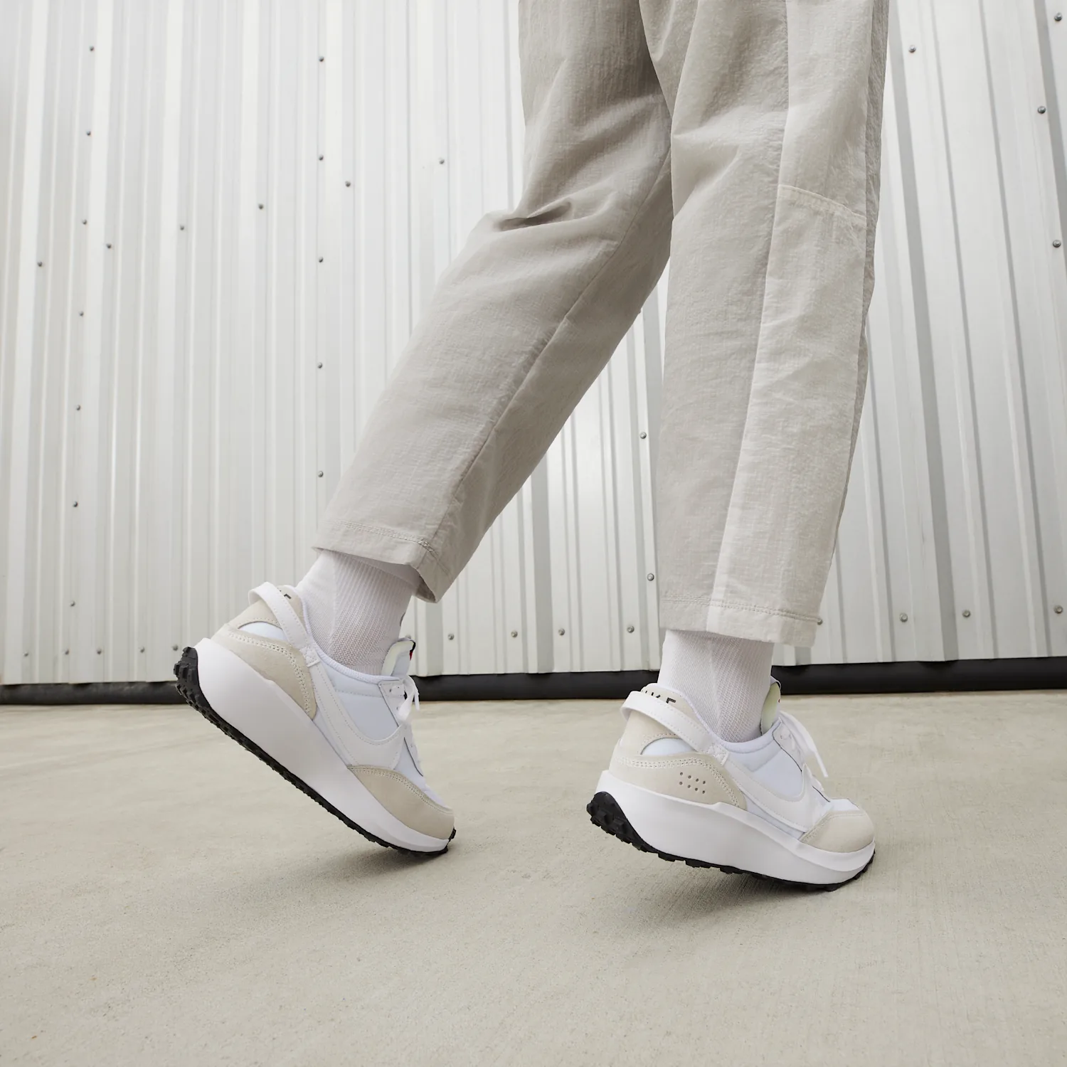 Nike Waffle Debut image 3