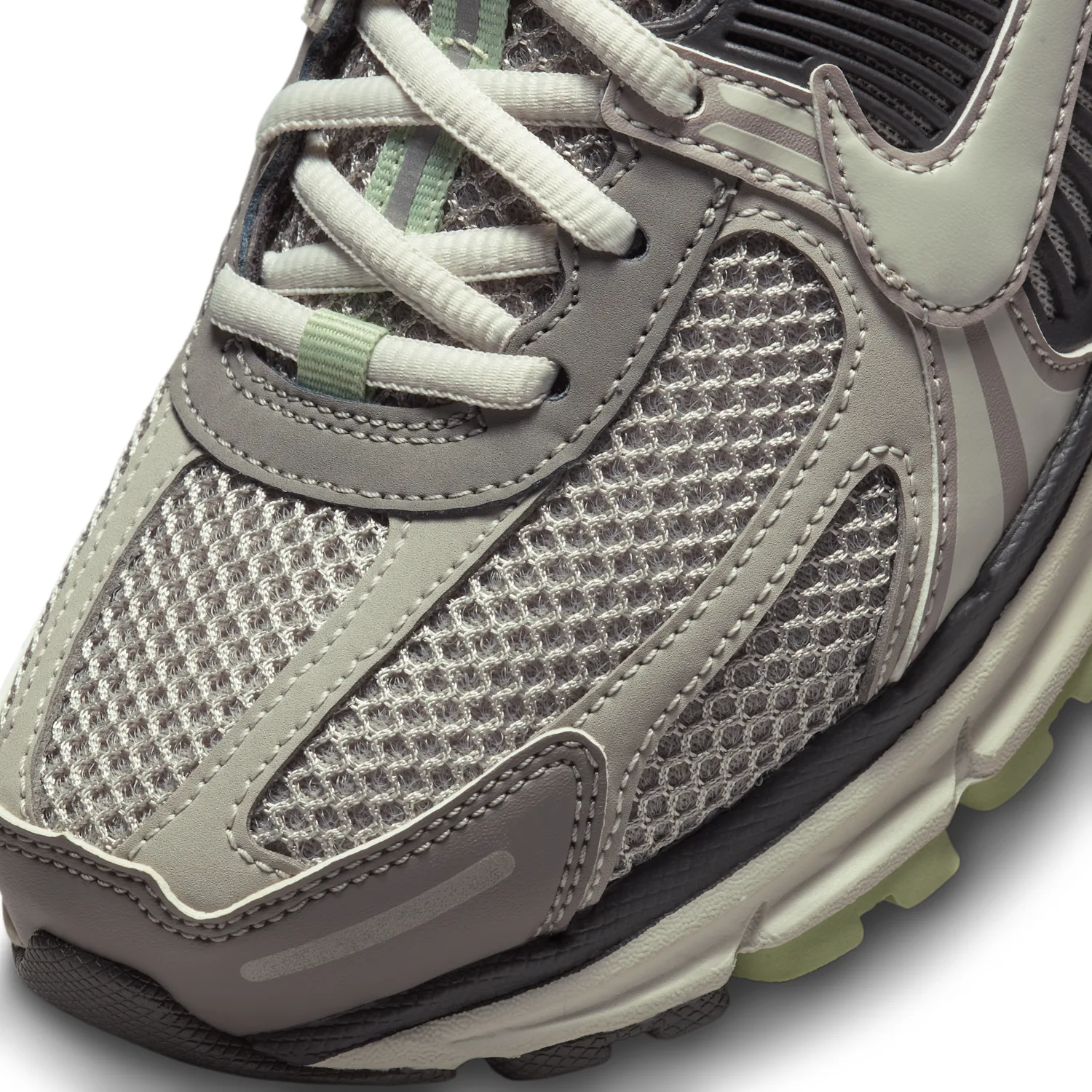 Nike Zoom Vomero 5 image 13