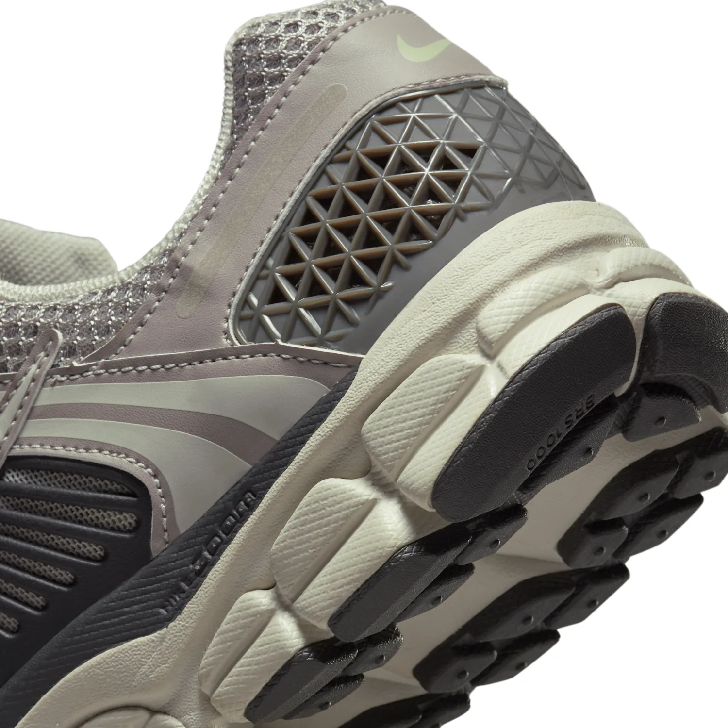 Nike Zoom Vomero 5 image 14