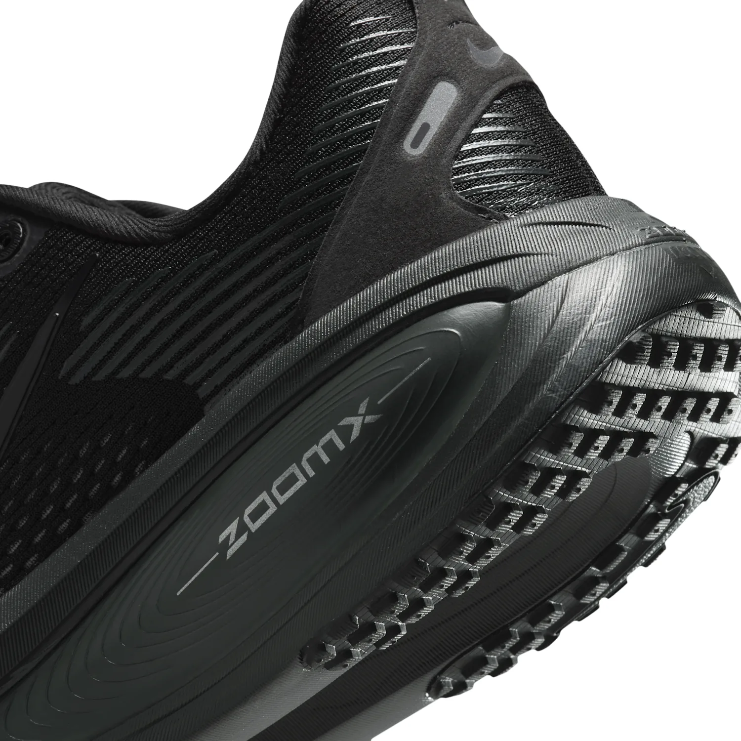 Nike Vomero 18 image 8