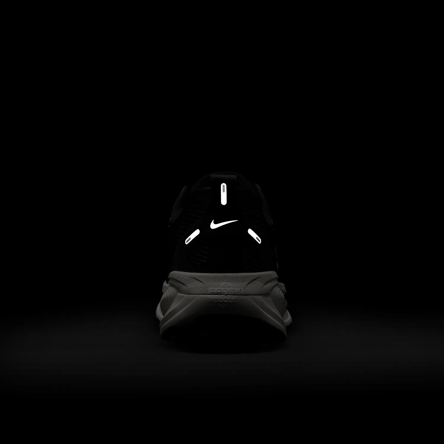 Nike Vomero 18 image 9