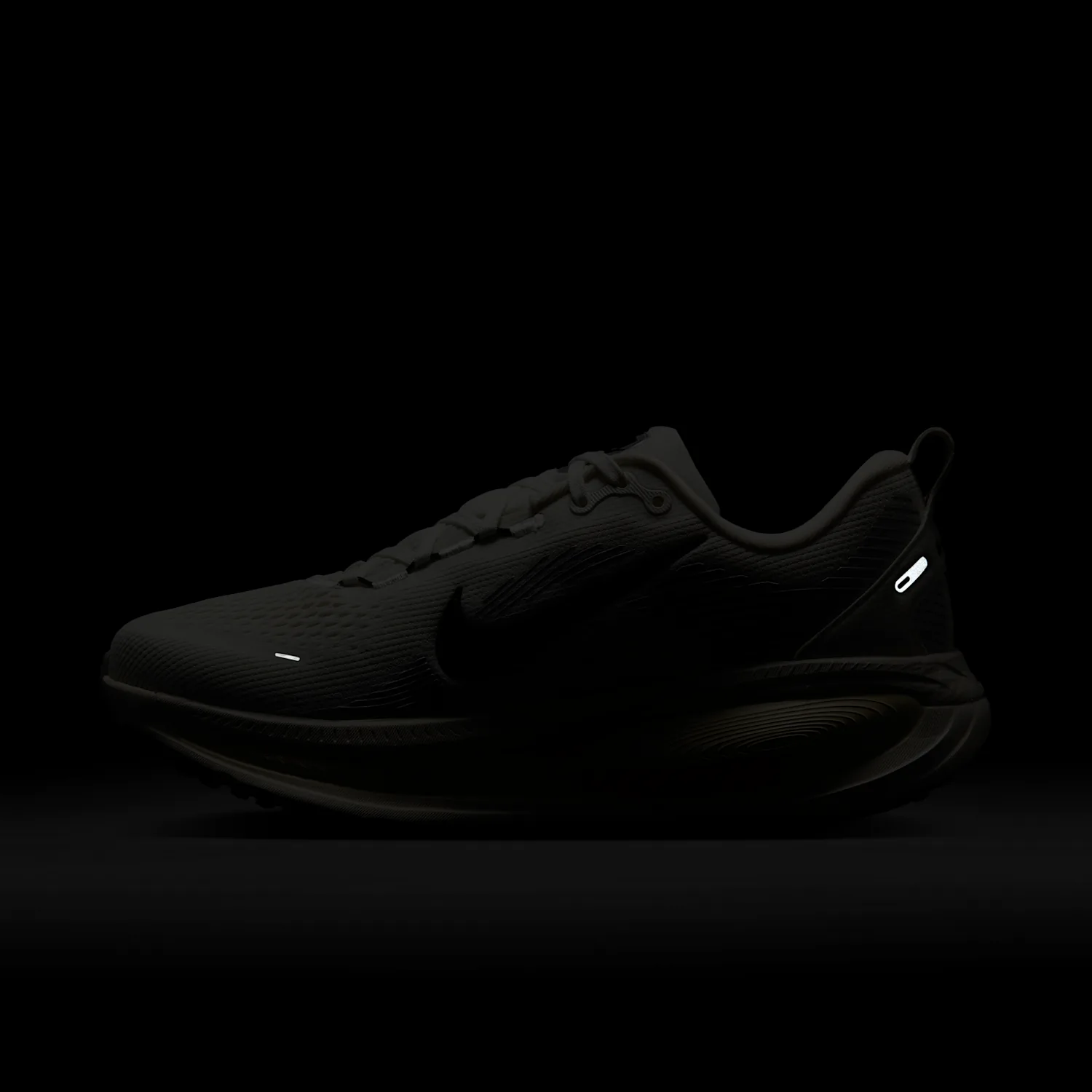 Nike Vomero 18 image 11