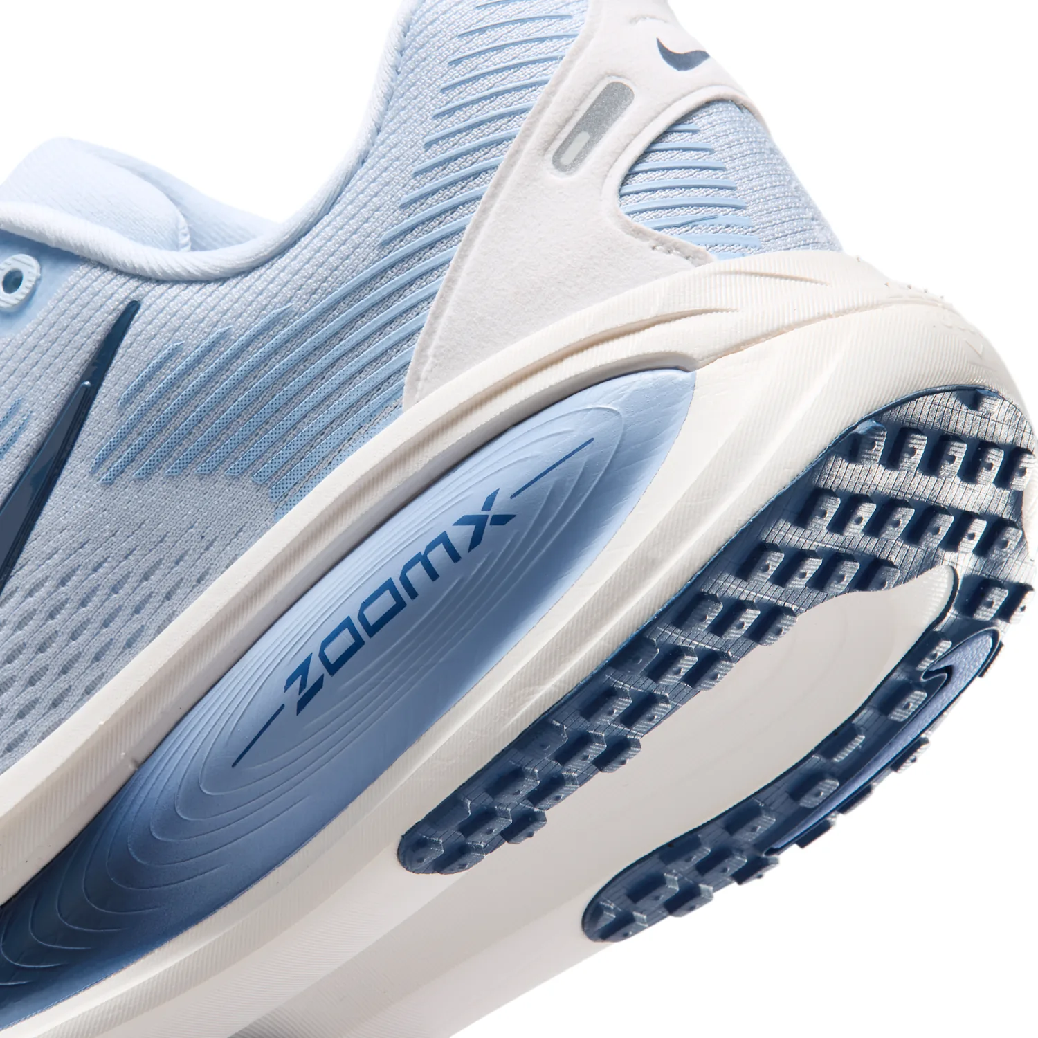 Nike Vomero 18 image 8