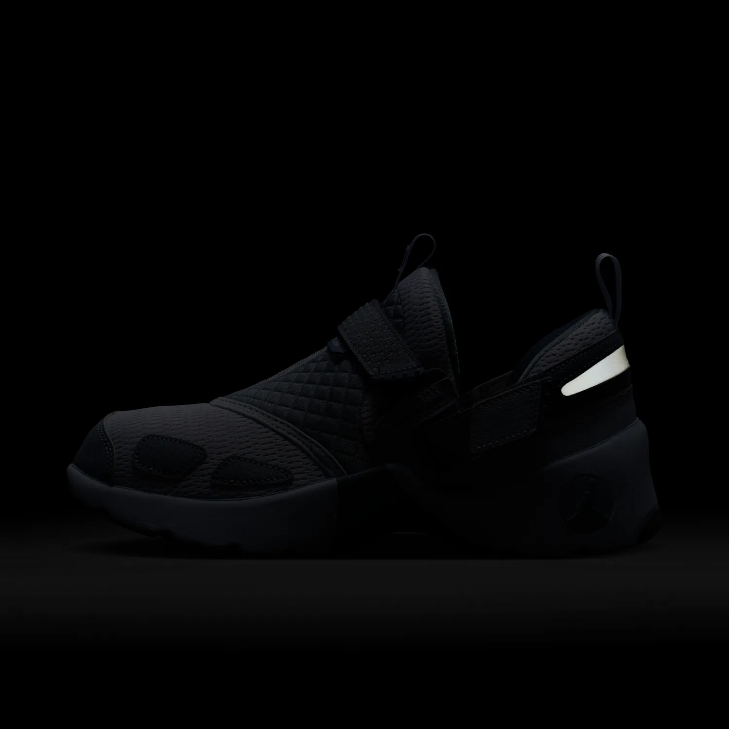 Jordan Trunner LX image 9