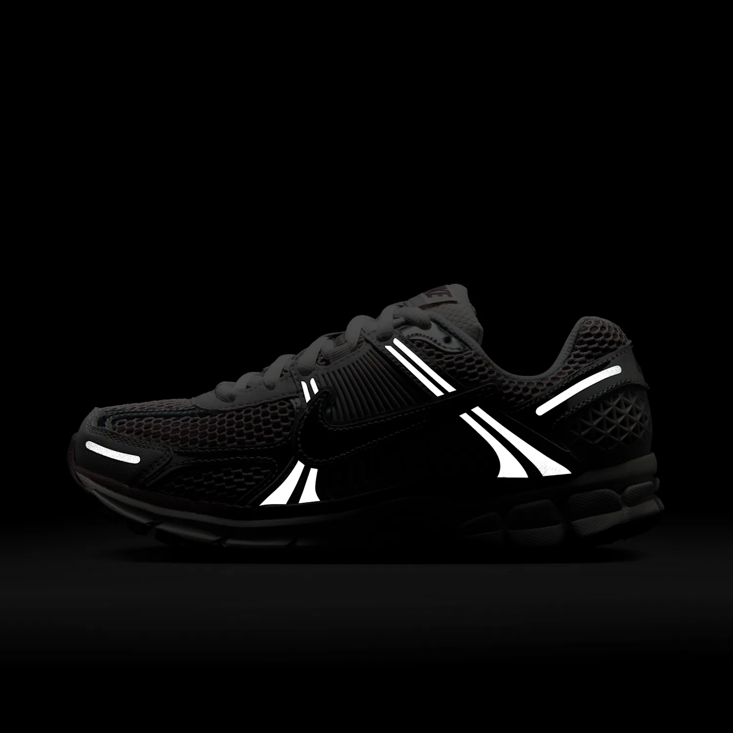 Nike Zoom Vomero 5 image 2