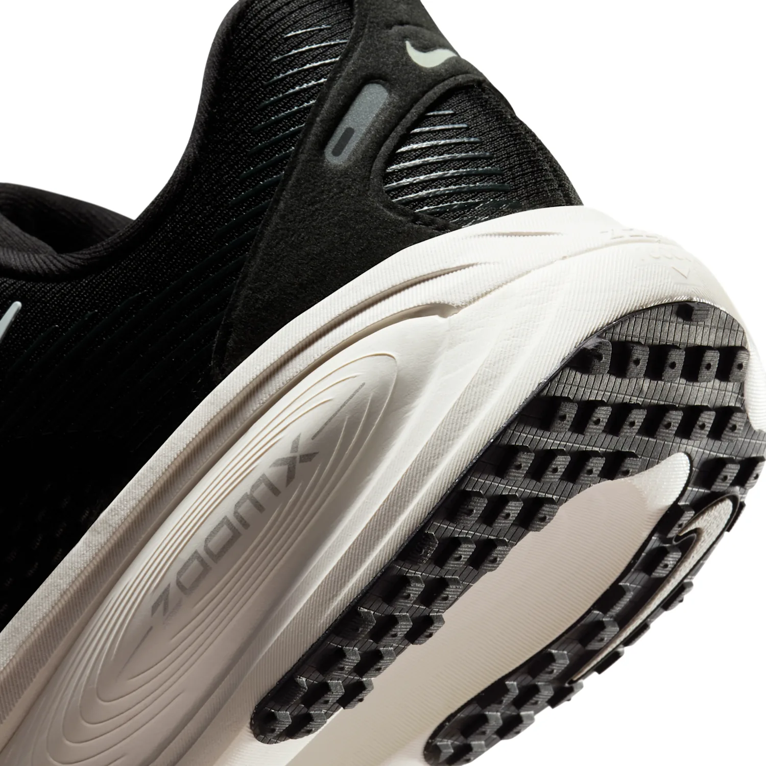 Nike Vomero 18 image 8