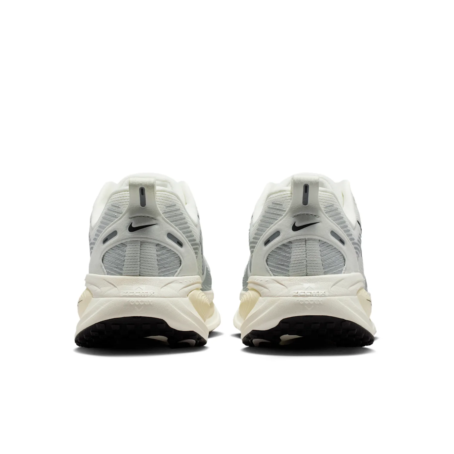 Nike Vomero 18 image 6