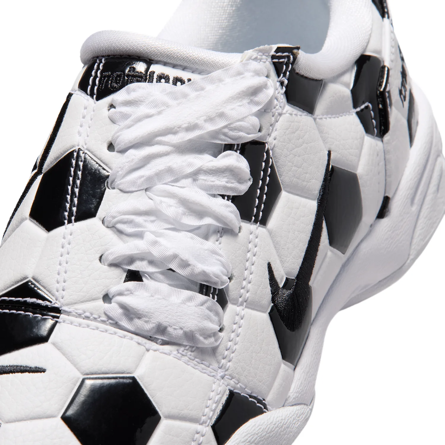 Nike Total 90 image 7
