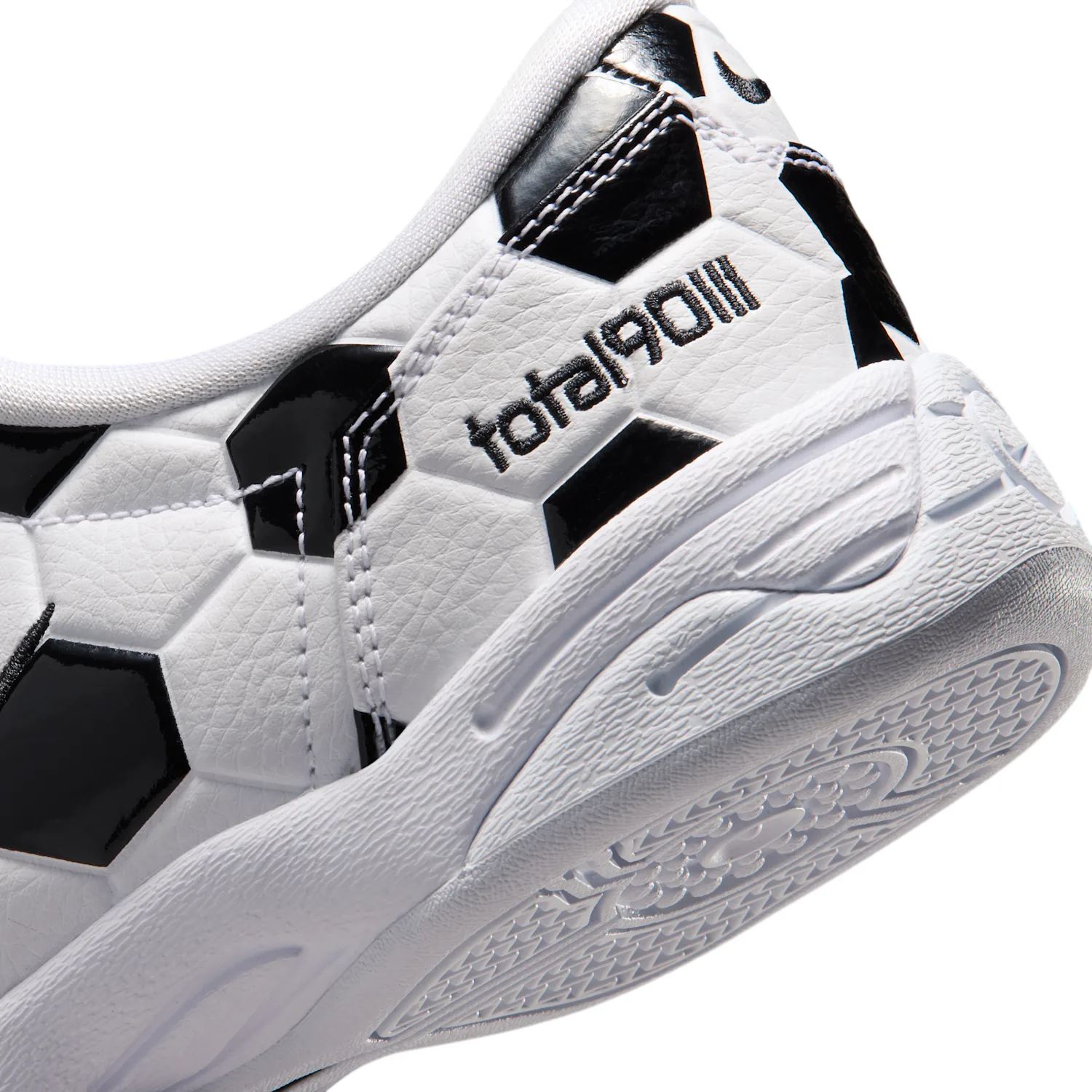 Nike Total 90 image 8