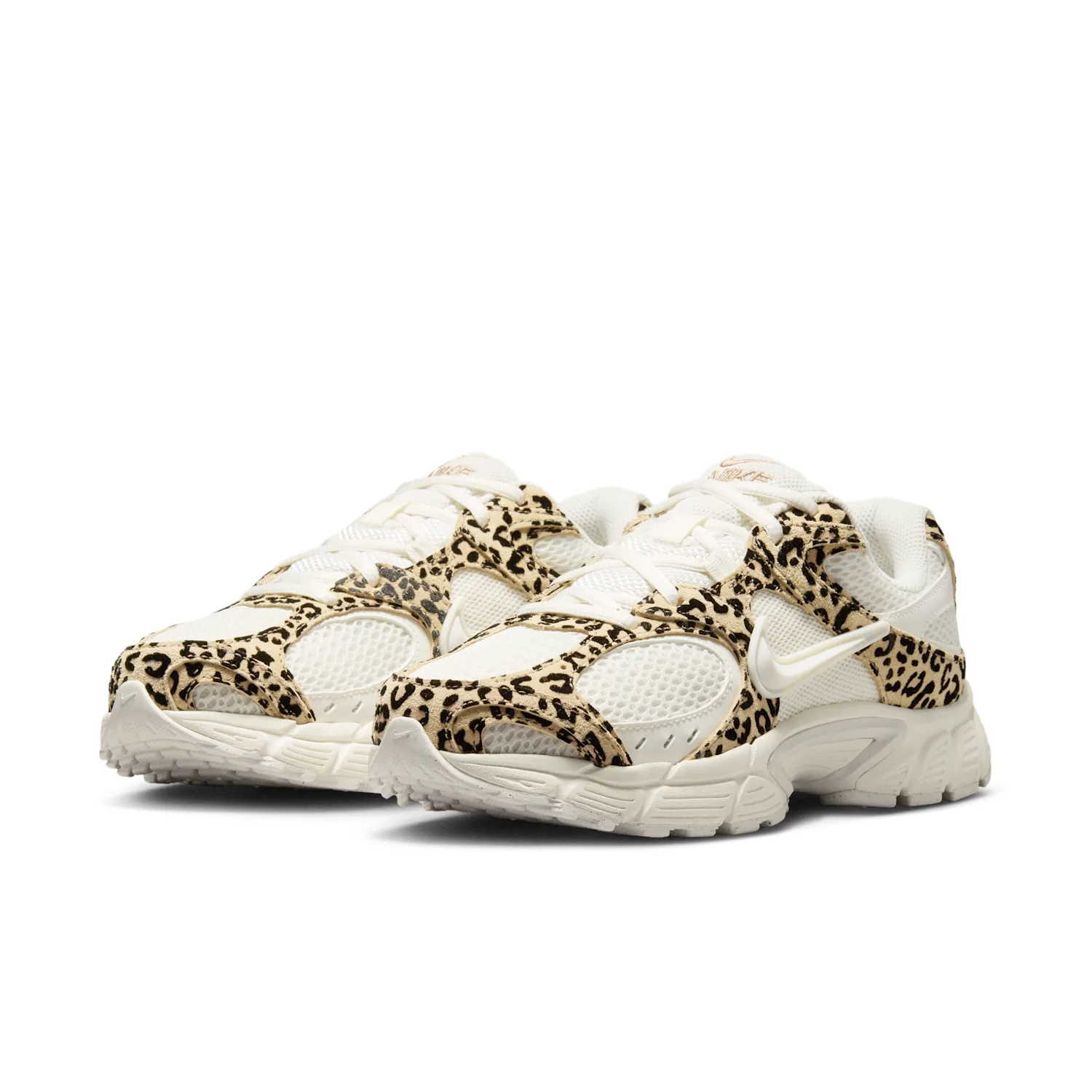 Nike V5 RNR Suede image 5