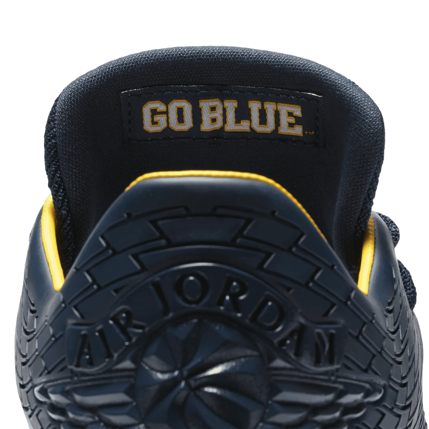 Air Jordan XXXII Low Michigan image 7